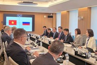 Ông Lê Ngọc Châu, Ủy viên Trung ương Đảng, Bí thư Thành ủy, Trưởng Đoàn đại biểu Quốc hội thành phố Hải Phòng dẫn đầu làm việc với Tập đoàn Novatek của Nga. Ảnh: BHP