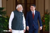 Thủ tướng Lê Minh Hưng gặp Thủ tướng Cộng hòa Ấn Độ Narendra Modi. (Ảnh: Dương Giang/TTXVN)