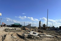 Dự án Nâng cấp, mở rộng khu neo đậu tránh bão kết hợp cảng cá Tịnh Hòa vẫn còn vướng mặt bằng làm ảnh hưởng đến tiến độ thi công.