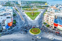 Nút giao thông tại khu vực ngã 5 Đống Đa - Hoa Lư là cửa ngõ giao thông quan trọng của khu vực Quy Nhơn, tỉnh Gia Lai tuy nhiên thường xuyên xảy ra tình trạng ùn tắc giao thông vào giờ cao điểm. Ảnh: Dũng Nhân. 