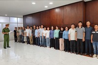 37 bị can trong đường dây mua bán hóa đơn (ảnh: Công an TP.HCM)