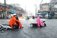 Nhiều tuyến đường tại TP.HCM ngập sâu mỗi khi trời mưa - Ảnh: MQ