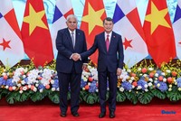 Thủ tướng Lê Minh Hưng hội kiến Tổng thống Panama José Raúl Mulino - Ảnh: Đức Thanh