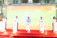Phó Bí thư Thành ủy Hà Nội Nguyễn Văn Phong cùng các đại biểu bấm nút khởi công Dự án Xây dựng Trung tâm Công nghiệp văn hóa. Ảnh: Thanh Hải