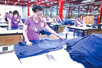 Doanh nghiệp dệt may tăng tốc sản xuất để đáp ứng đơn hàng cuối năm (Ảnh: Lê Toàn)