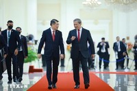 Thủ tướng Hun Manet đón Thủ tướng Lê Minh Hưng thăm chính thức Vương quốc Campuchia. (Ảnh: Dương Giang/TTXVN)