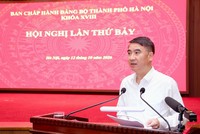 Phó Chủ tịch UBND TP. Hà Nội Nguyễn Xuân Lưu trình bày báo cáo. Ảnh: Quang Thái