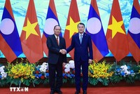 Thủ tướng Lê Minh Hưng tiếp đồng chí Vilay Lakhamfong, Thường trực Ban Bí thư Trung ương Đảng Nhân dân Cách mạng Lào. (Ảnh: Dương Giang/TTXVN)