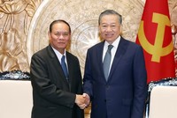 Tổng Bí thư, Chủ tịch nước Tô Lâm tiếp đồng chí Vilay Lakhamphong, Ủy viên Bộ Chính trị, Thường trực Ban Bí thư Trung ương Đảng Nhân dân Cách mạng Lào. (Ảnh: Thống Nhất/TTXVN)
