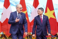 Thủ tướng Chính phủ Lê Minh Hưng hội kiến Tổng thống Thụy Sĩ Guy Parmelin.