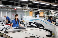 Đơn hàng Thu - Đông gia tăng giúp các doanh nghiệp dệt may đẩy mạnh sản xuất 