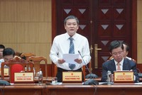 Phó Chủ tịch UBND tỉnh Quảng Trị Phan Phong Phú phát biểu tại buổi làm việc.
