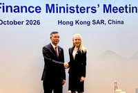 Bộ trưởng Bộ Tài chính Ngô Văn Tuấn và Thứ trưởng Bộ Tài chính Hoa Kỳ Erin Browne tại buổi làm việc.