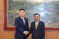 Thường trực Ban Bí thư Trần Cẩm Tú và Ủy viên Trung ương Đảng, Bí thư Trung ương Đoàn Thanh niên Nhân dân Cách mạng Lào Thongly Sisoulith. (Ảnh: Phương Hoa/TTXVN)