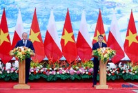 Thủ tướng Lê Minh Hưng và Thủ tướng Ba Lan Donald Tusk họp báo thông tin kết quả hội đàm.