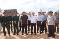 Phó Thủ tướng Chính phủ Lê Tiến Châu và lãnh đạo tỉnh Quảng Trị kiểm tra tiến độ Dự án Trường Chính trị Lê Duẩn. Ảnh: Tiến Nhất