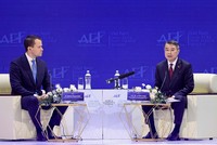 Thủ tướng Chính phủ Lê Minh Hưng đối thoại với ông Stephan Mergenthaler, Giám đốc điều hành Diễn đàn Kinh tế Thế giới (WEF) về chủ đề “Định vị Việt Nam trong tương lai toàn cầu”.