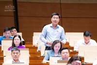 Đại biểu Lê Thanh Hoàn phát biểu tại hội trường. Ảnh: QH.