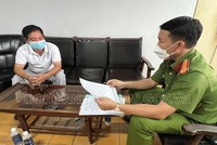 Cán bộ Phòng Cảnh sát môi trường làm việc với Ông Nguyễn Hải Triều, Giám đốc Xí nghiệp đèn ống Diện Quang (Ảnh https://congan.dongnai.gov.vn) 