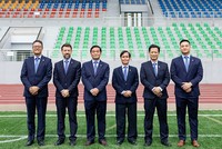 Ông Lê Viết Hải và ông Nguyễn Công Phú đứng giữa