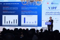 Ông Bruno Jaspaert, Tổng giám đốc Tổ hợp Khu công nghiệp DEEP C trình bày tại Diễn đàn. Ảnh: Lê Toàn