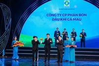 Ông Lê Đức Quang, Ủy viên HĐQT đại diện Công ty tham dự nhận giải