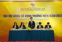 Ông Đỗ Quang Vinh chủ trì đại hội cổ đông SHS
