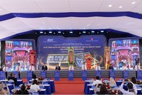 Các đại biểu thực hiện nghi thức khởi công