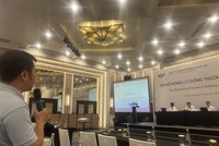 Cổ đông thảo luận tại đại hội