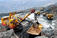 Cổ phiếu khai khoáng kích hoạt "ngòi nổ"