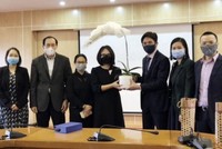 Các chuyên gia của Ngân hàng Thế giới chụp ảnh kỷ niệm với các thành viên của UBCKNN (Nguồn: UBCKNN).