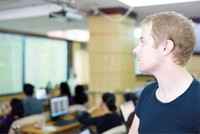 Doanh nghiệp vẫn hướng tới mở “room”