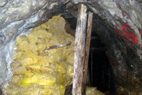 Một vỉa quặng chứa đầy vàng tại mỏ vàng