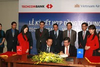 Techcombank cấp gần 2.000 tỷ đồng cho Vietnam Airline để mua máy bay