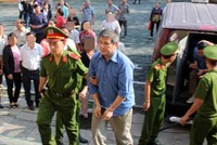 Bị cáo Dương Thanh Cường được dẫn giải vào tòa sáng nay