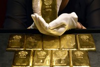 Biển Đen “nổi sóng” giúp vàng đè USD tăng giá