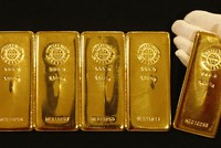 Vàng quanh quẩn mức cao khi “ngòi nổ” cháy dần đến Crimea