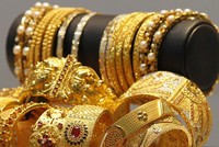 Vàng PNJ giảm mạnh, USD tự do tăng vọt