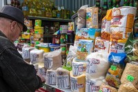 Ukraine “chóng mặt” với giá cả