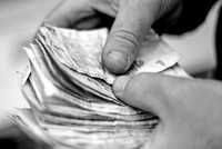 “Chợ đen” tài chính bùng phát, kinh tế Ukraine khủng hoảng?