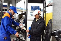 Giá xăng giảm 961 đồng/lít, xuống 13.750 đồng/lít, thấp nhất 7 năm 