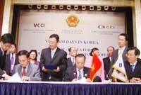 Lễ ký kết thoả thuận giữa doanh nghiệp Việt Nam và Hàn Quốc.