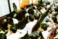 ‘‘Nghệ thuật’’ mua rẻ cổ phiếu