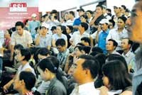 Cho, tặng cổ phiếu: Cơ quan quản lý bó tay?