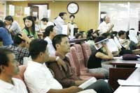 Ở Việt Nam, Warren Buffett  cũng phải lướt sóng?