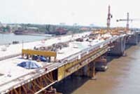 Hợp long cầu Thủ Thiêm, một công trình sử dụng vốn ODA hiệu quả.