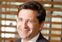 Ông Tom McClelland 
Phó tổng giám đốc phụ trách các dịch vụ thuế và tư vấn của Công ty TNHH Ernst & Young Việt Nam. 