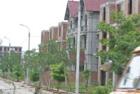 Thủ tục rườm rà, nhiêu khê và thời gian chuẩn bị
kéo dài là một trong những nguyên nhân đẩy giá BĐS tại các thành phố lớn lên cao