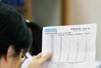 Lãi suất vẫn là lý do kéo khách hàng đến nhà băng đông nhất.