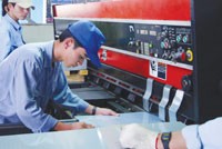 Việc tiếp cận các nguồn thông tin từ doanh nghiệp rất khó khăn.